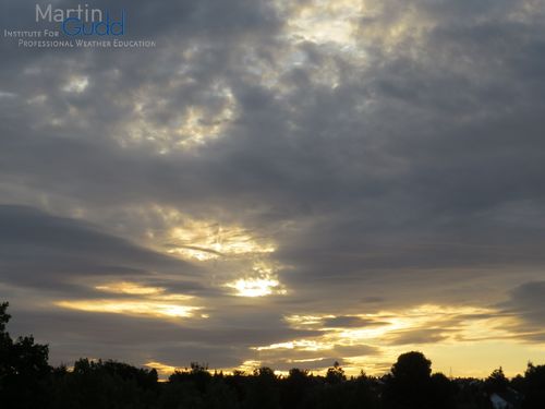 Altocumulus stratiformis opacus perlucidus duplicatus