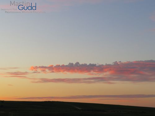 Altocumulus castellanus im Abendlicht